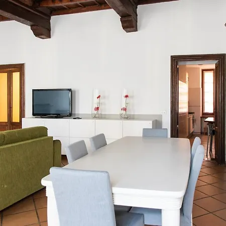 Youhosty - Mercato Big 16 Apartment